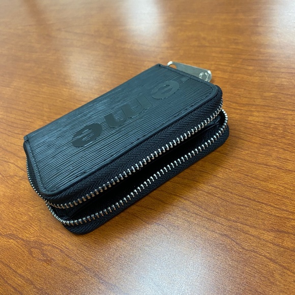 Supreme X Louis Vuitton Wallet - Picture 1 of 4